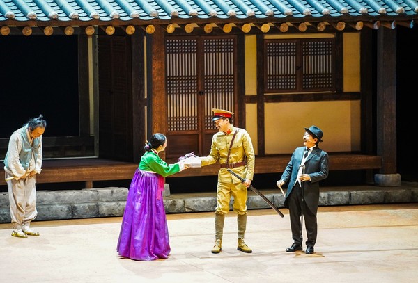 지난 9일 경남문화예술회관에서 펼쳐진 경남도립극단 창단공연 토지