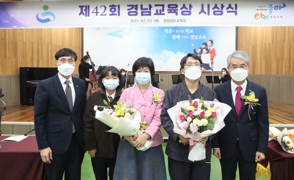 24년째 야학 교사로 활동하고 있는 김민창 진주향토시민학교 교장이 ‘제42회 경남교육상’을 수상했다.