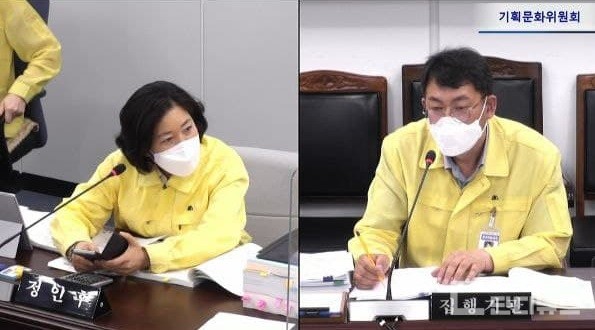 정인후 의원(민주당/좌), 박성진 문화예술과장(우)