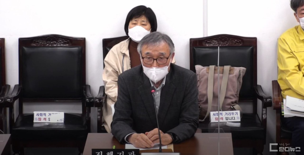 주민발안대표로 의회에 출석한 장상환 경상국립대 명예교수