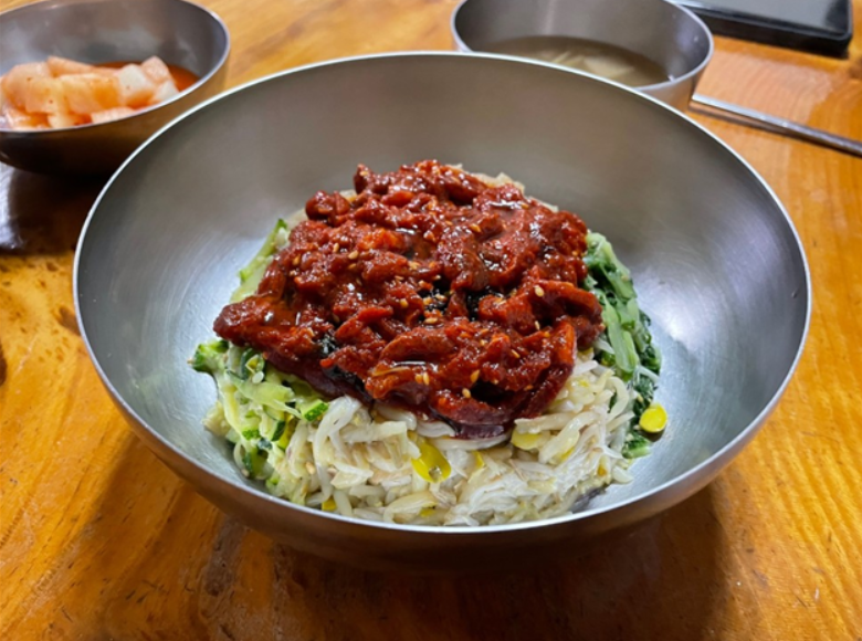 진주 중앙시장 제일식당의 육회비빔밥