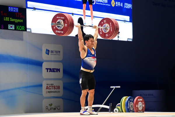 진주아시아역도선수권대회에 나선 이상영 선수(수원시청, 67kg급)