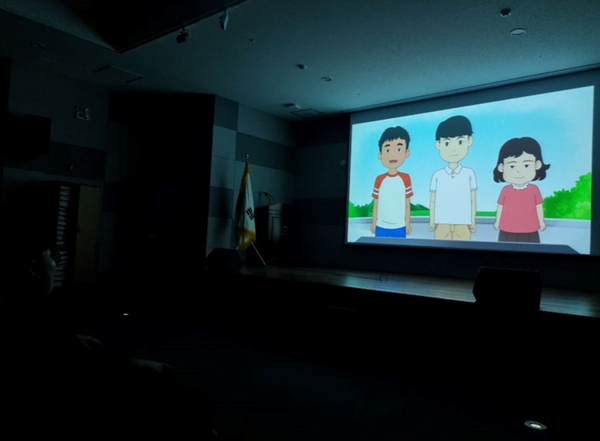 마산 3.15기념관 내 자료상영실. 초등학생들이 볼 수 있는 만화영상