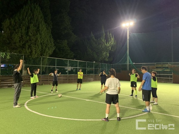 ‘찰랄라’는 ‘공를 찬다’는 의미를 리듬감 있고, 여성스럽게 지었다고 한다. 