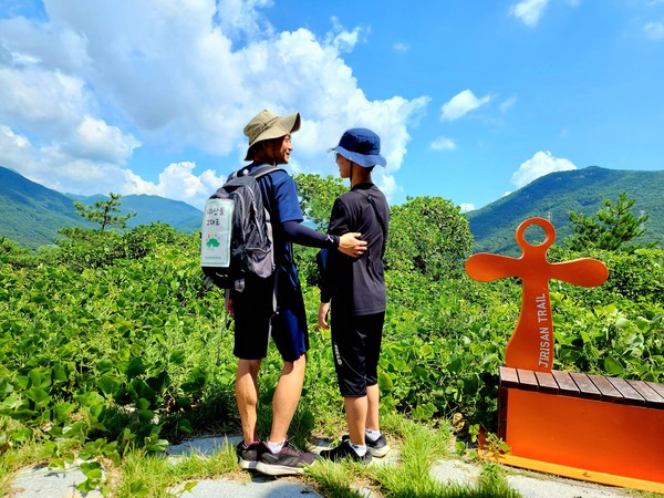 처음 참가한 중2 아들과 아빠, 아빠의 다정스러운 눈빛이 그대로 전해진다.