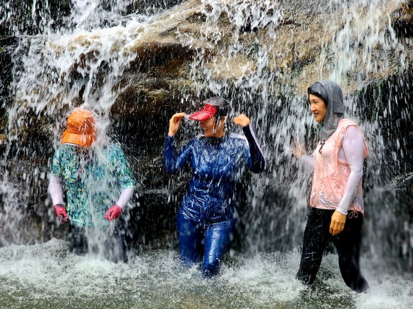 돈으로 살 수 없을 친환경 물 안마를 마음껏 받다.