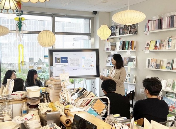 보틀북스에서는 매달 20~25여 개의 독서모임이 이루어지고 있다. @보틀북스