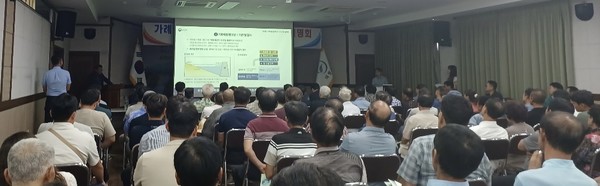 지난 9월 10일 의령군 농업기술센터에서 열린 주민설명회, 이 자리에서 주민들은 댐 계획에 반대한다는 입장을 전달했다. 