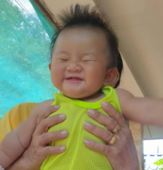 2024년 11월 15일 연합뉴스에 따르면 한국의 미등록 이주아동은 약 2만명으로 추산된다고 한다. 이들은 부모의 체류 자격 부재로 인해 한국에서 의료 등 아무런 공적 시스템의 지원을 받지 못하고 있다. (이미지 제공 : 다큐 '내 이름은 아이운' )