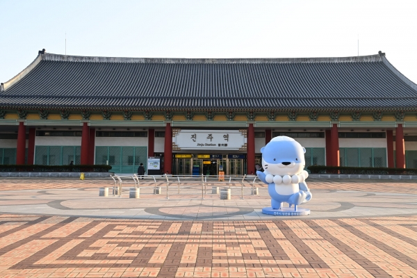 한국철도공사(코레일) 진주역 직원들이 한 승객이 유실한 3000만원을 되찾아 준 사실이 알려져 눈길을 끈다.