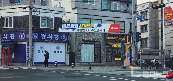 12.3 비상 계엄 이후 전국 곳곳에서 각 정당의 주장을 담은 현수막이 시민들의 눈살을 찌푸리게끔 한다는 지적이 나오고 있는 가운데, 지역에서도 현수막 관련 민원이 제기됐다.
