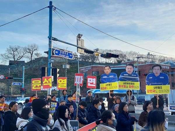 지난 22일(토) 오후 4시 차없는거리에서 “윤석열 즉각 파면! 21차 진주시민대회”가 열렸다.