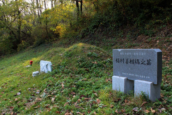 백촌 강상호 선생은 1957년 이곳에 안장되었고 비석 하나 없이 50년의 세월 동안 사람들의 기억 속에서 잊혔다.