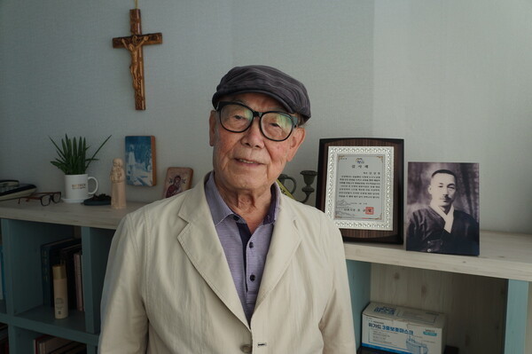 백촌 강상호 선생의 아들 강인수(88) 씨는 지난해 암 수술 이후 거동이 불편해 대구의 한 요양원에서 지내는 것으로 확인됐다.(사진출처 2023년 한겨레신문)