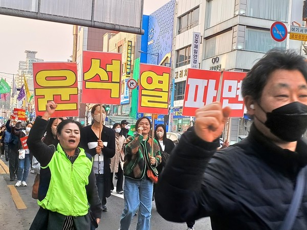 윤석열 석방 규탄! 윤석열 즉각 파면! 37차 진주 시민대회 진행(사진제공 윤석열 즉각 퇴진 진주 비상 행동)