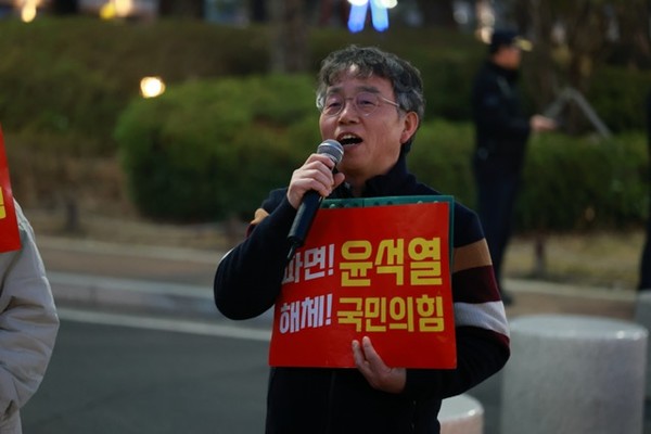 ‘윤석열 석방 규탄! 윤석열 즉각 파면! 45차 진주 시민대회' 열려(사진제공 윤석열퇴진 진주비상행동)