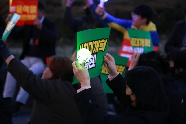 ‘윤석열 석방 규탄! 윤석열 즉각 파면! 45차 진주 시민대회' 열려(사진제공 윤석열퇴진 진주비상행동)