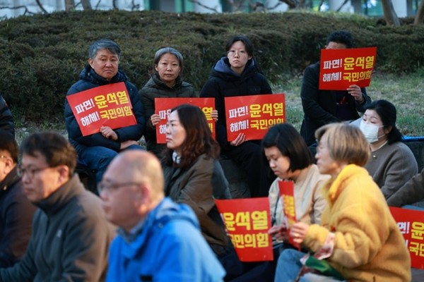 ‘윤석열 석방 규탄! 윤석열 즉각 파면! 45차 진주 시민대회' 열려(사진제공 윤석열퇴진 진주비상행동)