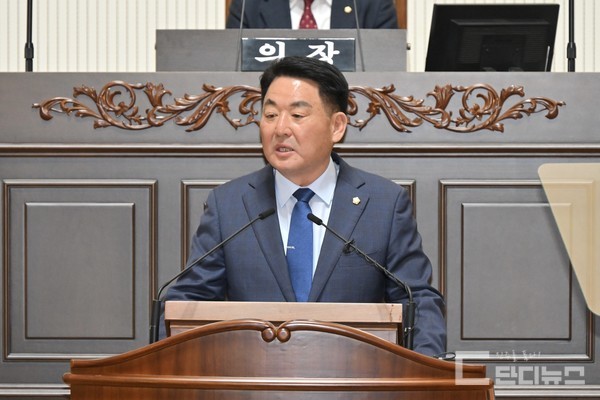 서정인 진주시의원이 진주 기독교 전래 120주년을 기념해 오래전 교육과 의료로 헌신하며 근대적 가치를 전파했던 기독교 문화를 기념하는 역사문화관을 조성하자고 제안해 관심을 끌고 있다.(사진 제공: 진주시의회)