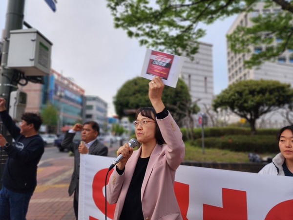 지난(16일) “윤석열 재구속하라!”, “내란 동조 한덕수 처벌하라!”, “이완규 지명 철회하라!”을 외치며 내란 청산 사회 대개혁 진주 비상 행동은 집회를 열었다. Ⓒ사진제공 내란 청산 사회 대개혁 진주 비상 행동