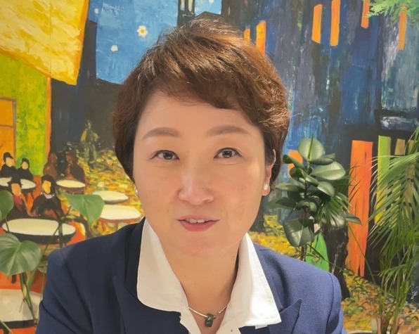 단디뉴스와의 인터뷰 중 이언주 선대위원장의 모습