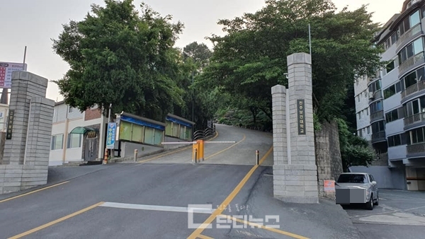 진주보건대학교에서 수년간 학생들의 장학금을 갈취한 정황이 드러나면서, 교육부 특별감사와 경찰 수사를 촉구하는 목소리가 나왔다.