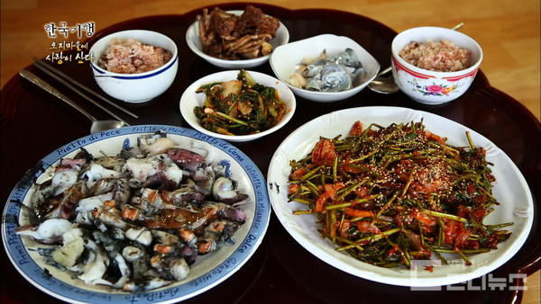 한국교육방송공사(의 "오지마을_한국기행_장흥군_음식_밥상01" 은 CC BY 라이선스로 제공 ⓒ한국저작권위원회 공유마당 