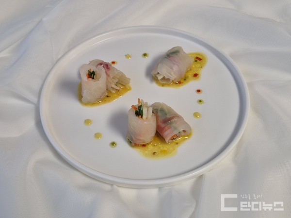 ▲도미 조선잡채롤: 바삭하고 부드러운 조선잡채의 현대적 변주 ⓒ이윤주