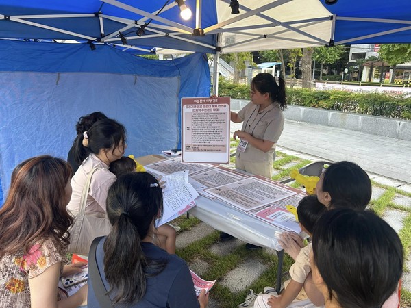 앞서 20일 경상국립대 칠암캠퍼스에서 열린 본행사에는 300여 명의 시민이 참여해 정책 제안자들의 설명을 듣고 직접 투표하며 ‘우리동네 정책박람회’은 공론장을 만들었다.