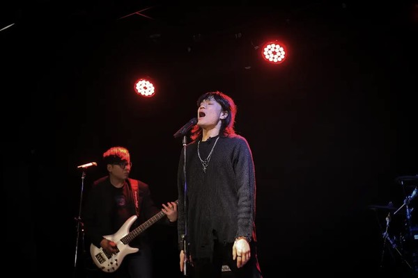 그렇게 시작된 음악 여정은 본인의 이야기를 담고 싶다는 마음으로 이어졌다. 이제 준우 씨는 매년 하나씩 8개의 싱글을 발매한 8년 차 밴드 ‘안준우프로젝트’의 보컬이다. (사진제공 @tp_sanctuary)