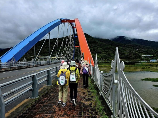 남도대교 구례 쪽에서 하동 화개 쪽으로 건너다. ⓒ숲샘 최세현 