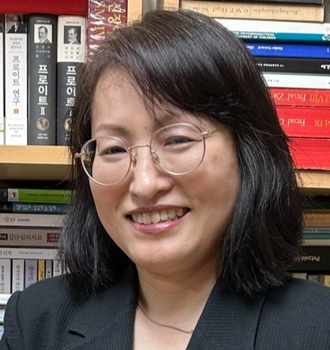 경상국립대학교 신지영 철학과 교수