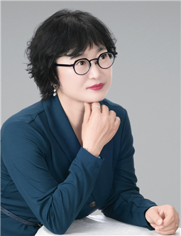 11월 20일 맨드리 김희주 시인의 시집 『마음을 천장에 붙이다』가 출간된다. (사진 제공: 도서출판 곰단지)