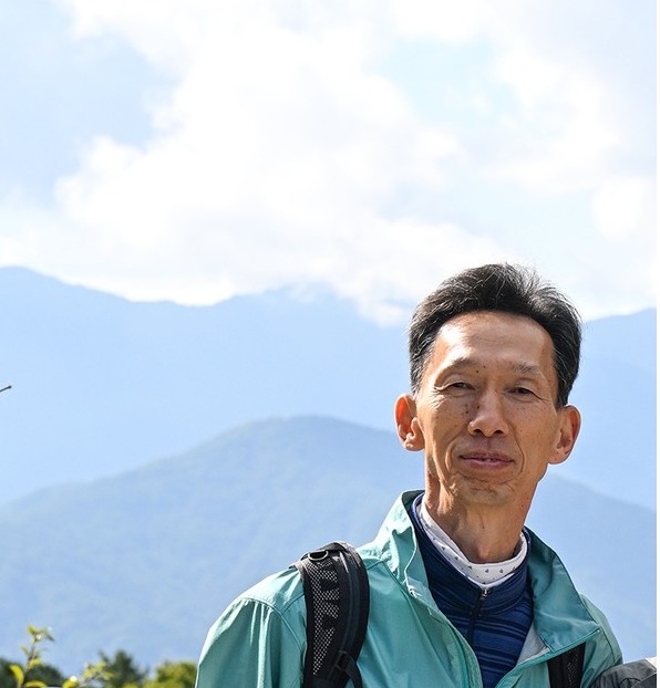 김준식 전 교장은 1987년 교직을 시작해 2025년에 정년퇴직했으며, 그동안 『장자, 오르세를 걷다』(2017)와 『중학교 철학 1~4』(2022~2025) 등 다수의 저서를 펴냈다.