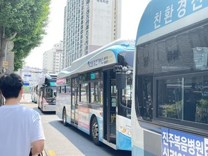 <b>승객</b> 짐짝 취급하는 시내<b>버스</b>, "시속 40km로 제한하자"